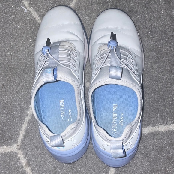 clove Shoes - Clove nursing shoes size 9 womens